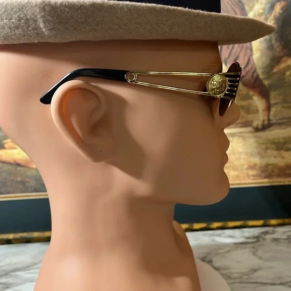 FENDI VINTAGE RARE GOLD SUNGLASSES. UNISEX. THESE ARE IN REALLY GOOD CONDITION. - Picture 7 of 17